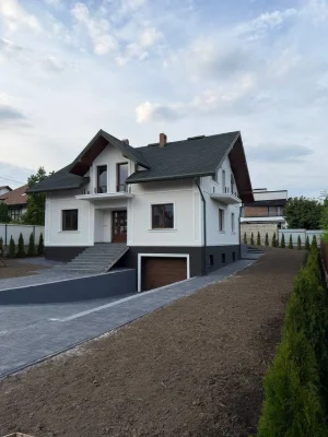 Продаж будинку  з частковим ремонтом