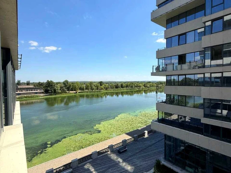 Apartment. Dnipro, Naberezhna Peremohy st.