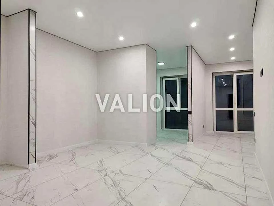 Apartment. Kyiv, Obukhivska St., 91 a