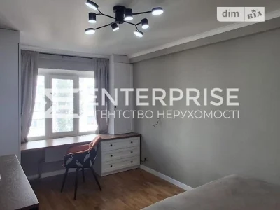 Продаж 3к квартири 63 кв. м на вул. Гетьмана Кирила Розумовс
