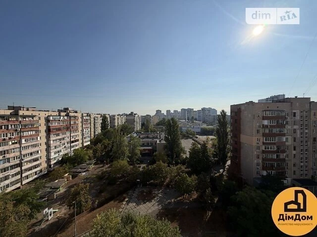 Продаж 2к квартири 56.9 кв. м на вул. Братства тарасівців 5А