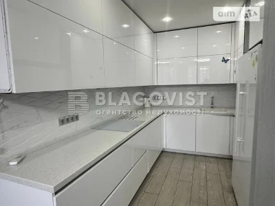 Продаж 3к квартири 80 кв. м на вул. Академіка Заболотного 15