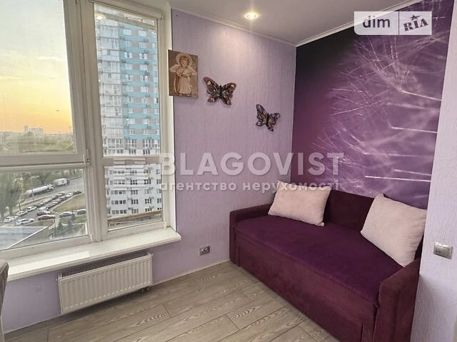 Продаж 3к квартири 80 кв. м на вул. Академіка Заболотного 15
