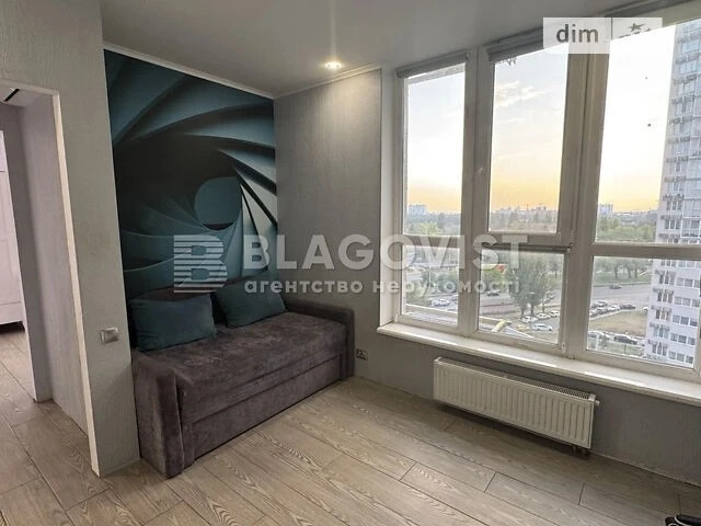 Продаж 3к квартири 80 кв. м на вул. Академіка Заболотного 15