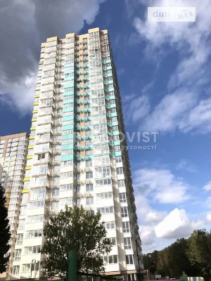 Продаж 3к квартири 80 кв. м на вул. Академіка Заболотного 15