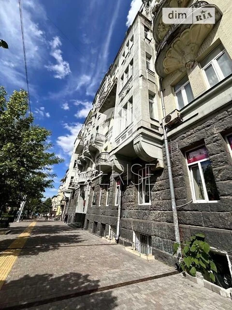 Продаж 6к квартири 186.1 кв. м на вул. Євгена Чикаленка 21 •
