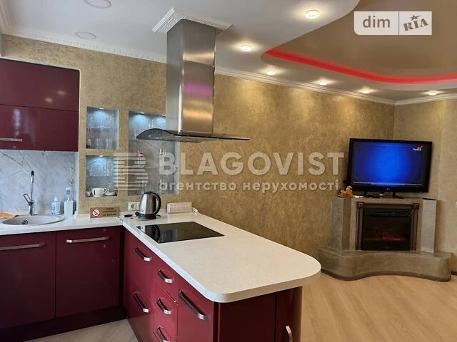 Продаж 1к квартири 67 кв. м на вул. Срібнокільська 12 • ID 3