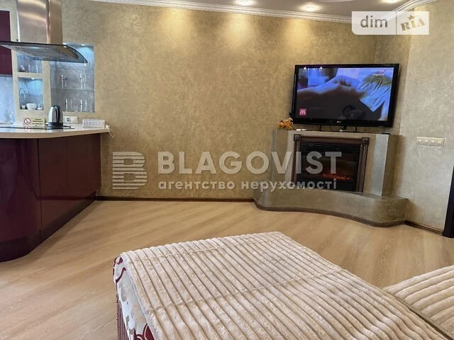 Продаж 1к квартири 67 кв. м на вул. Срібнокільська 12 • ID 3
