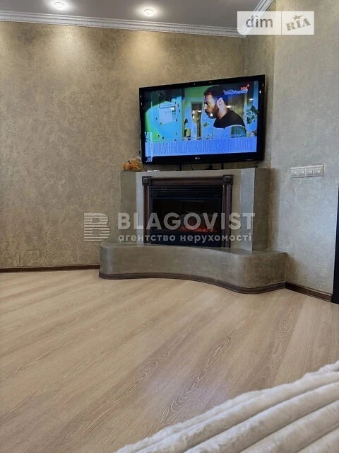 Продаж 1к квартири 67 кв. м на вул. Срібнокільська 12 • ID 3