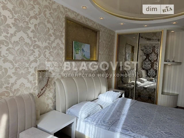 Продаж 1к квартири 67 кв. м на вул. Срібнокільська 12 • ID 3