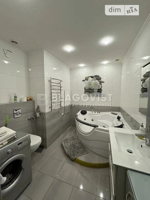 Продаж 1к квартири 67 кв. м на вул. Срібнокільська 12 • ID 3