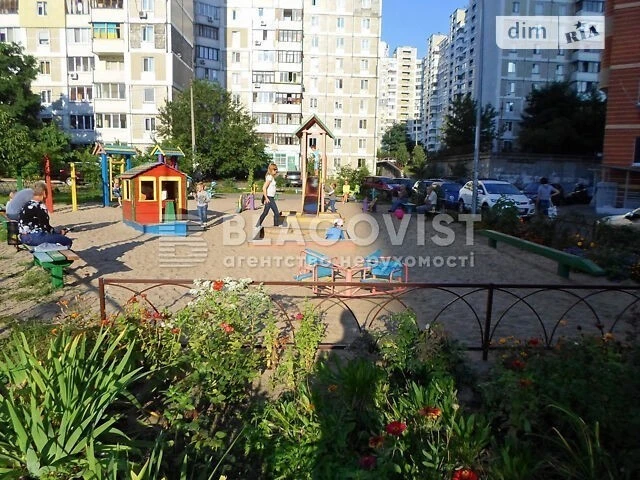 Продаж 1к квартири 67 кв. м на вул. Срібнокільська 12 • ID 3