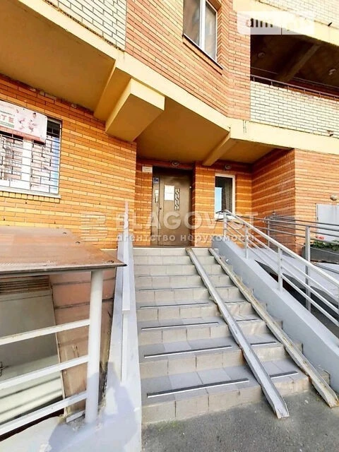 Продаж 1к квартири 67 кв. м на вул. Срібнокільська 12 • ID 3
