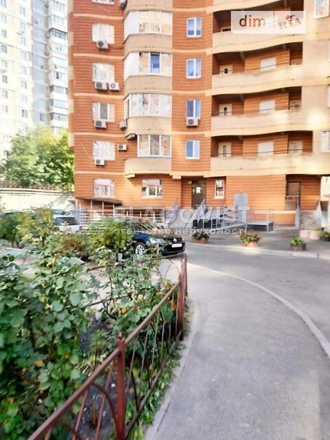 Продаж 1к квартири 67 кв. м на вул. Срібнокільська 12 • ID 3