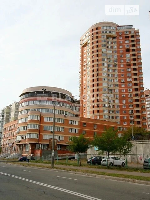 Продаж 1к квартири 67 кв. м на вул. Срібнокільська 12 • ID 3