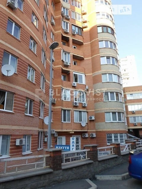 Продаж 1к квартири 67 кв. м на вул. Срібнокільська 12 • ID 3