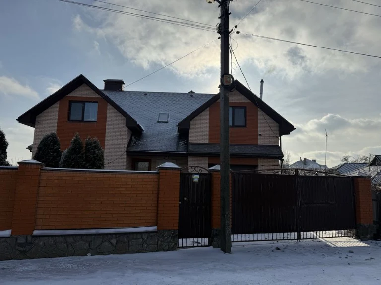 Продам новий будинок в Полтаві з ремонтом та всім необхідним