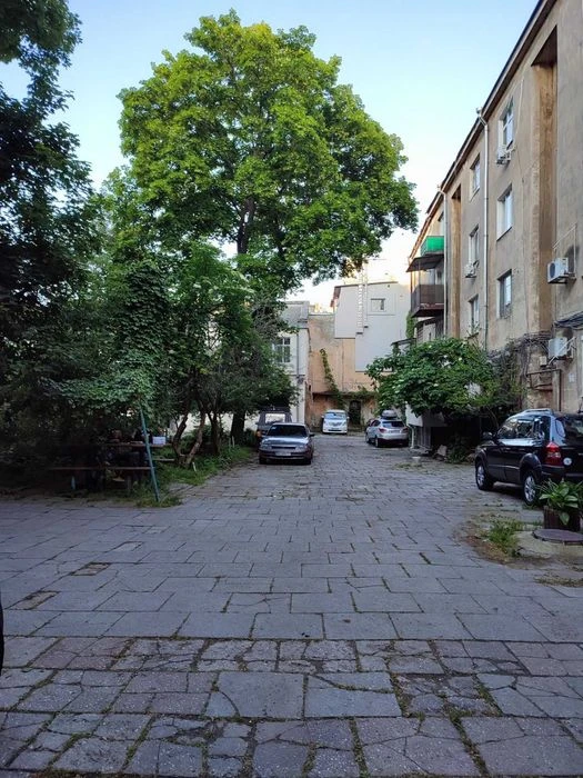 Предлагается к продаже 2-х комнатная квартира в самом центре