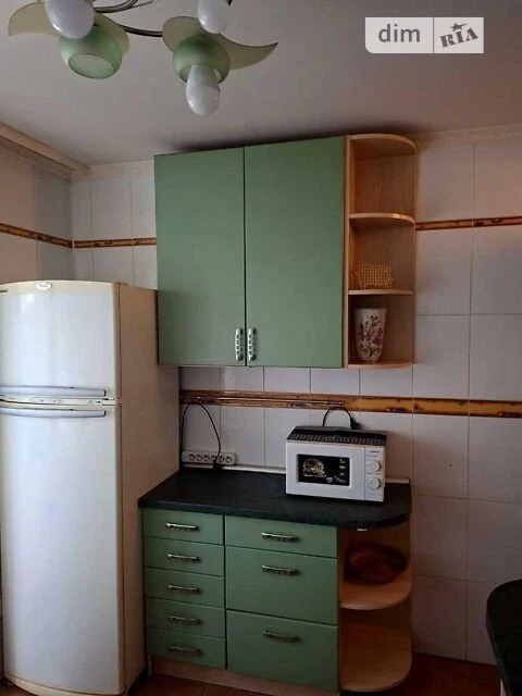 Довготривала оренда 3к квартири на просп. Берестейський 93 •