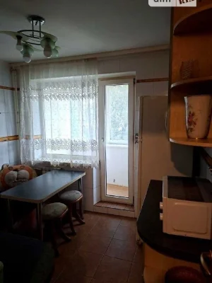 Довготривала оренда 3к квартири на просп. Берестейський 93 •