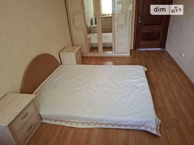 Довготривала оренда 3к квартири на просп. Берестейський 93 •
