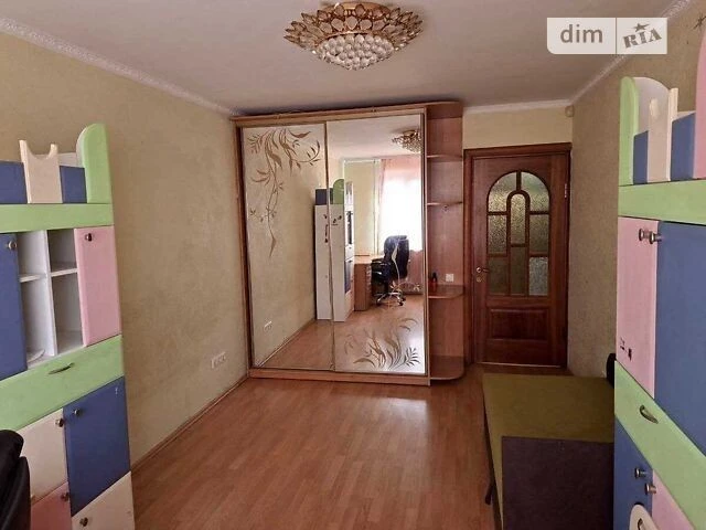 Довготривала оренда 3к квартири на просп. Берестейський 93 •