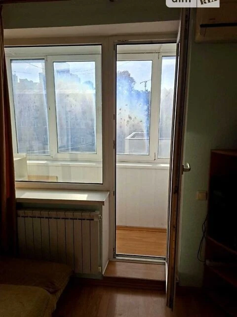 Довготривала оренда 3к квартири на просп. Берестейський 93 •