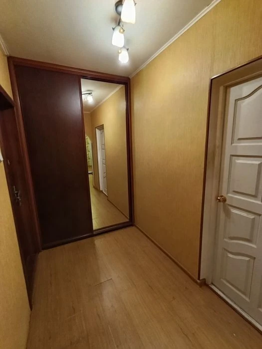 Продам 4 кімн., Червоної калини вул., Деснянський р-н