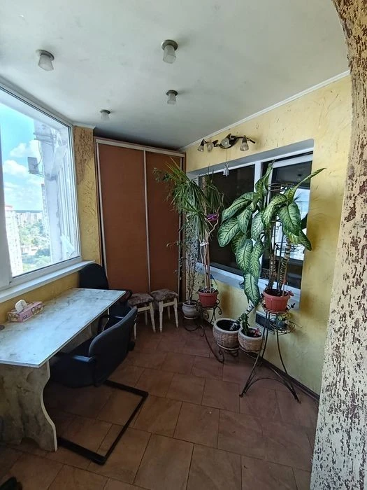 Продам 4 кімн., Червоної калини вул., Деснянський р-н