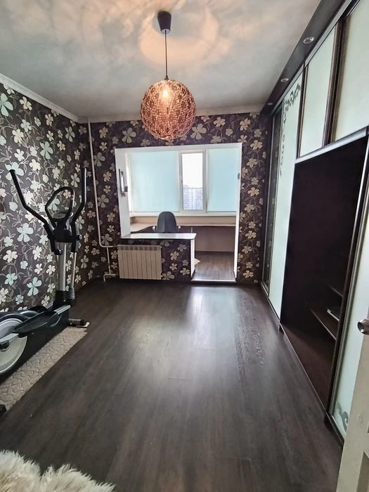 Продам 4 кімн., Червоної калини вул., Деснянський р-н