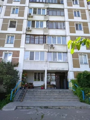 Продам 4 кімн., Червоної калини вул., Деснянський р-н