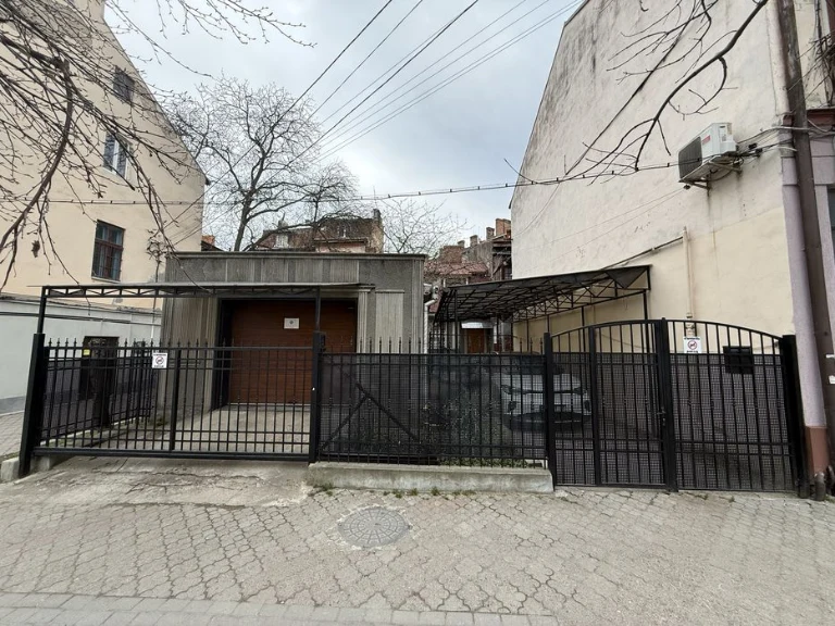 Будинок 212 кв.м. центр Чернівців під бізнес вул. Героїв май