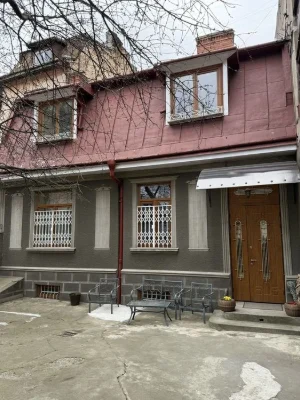 Будинок 212 кв.м. центр Чернівців під бізнес вул. Героїв май
