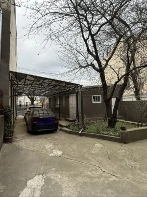 Будинок 212 кв.м. центр Чернівців під бізнес вул. Героїв май