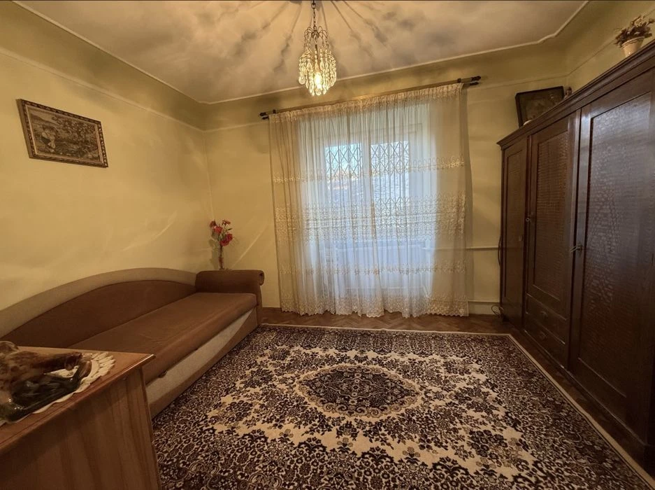 Будинок 212 кв.м. центр Чернівців під бізнес вул. Героїв май