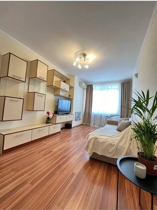Новий будинок, продаж 1кімн квартири з меблями та технікою,