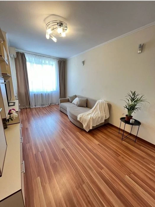 Новий будинок, продаж 1кімн квартири з меблями та технікою,