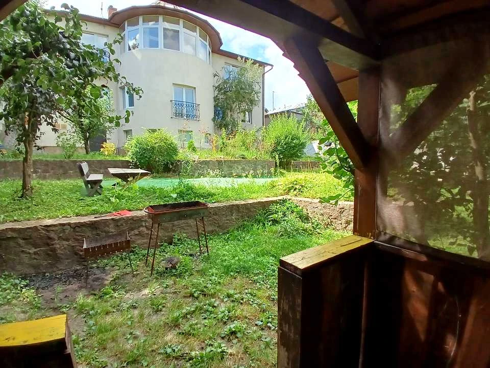 Будинок. Київ, Нечуя-Левицького вул.