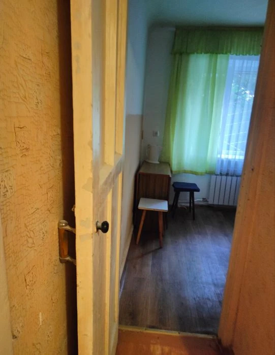 Продам 1 кімнатну квартиру на Ватових Неба