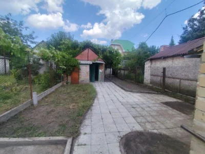 продам 1/2 будинка р-н Казбету