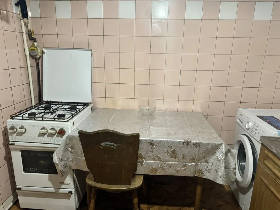 Без% Сдам велику1к квартиру, Метро Дорогожичі 5хв пішки, 44