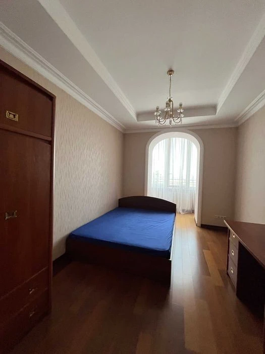 Оренда 3 кімнатної квартири, 135мПечерськ, вул. Коновальця 3