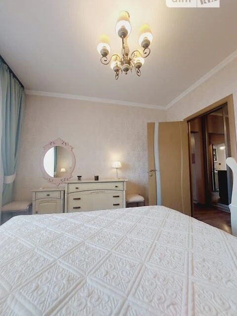 Продаж 2к квартири 53 кв. м на вул. Ревуцького 18 • ID 34819
