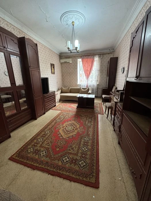 3к сталинка 70 м². Потолки 3м