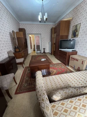 3к сталинка 70 м². Потолки 3м