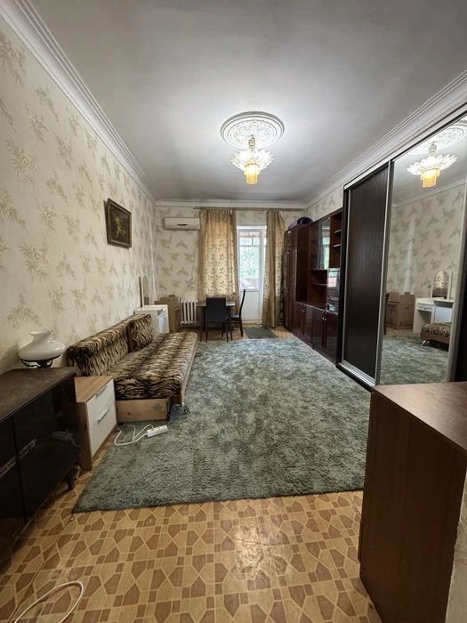 3к сталинка 70 м². Потолки 3м