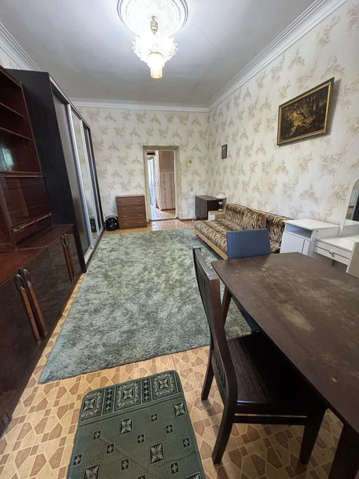 3к сталинка 70 м². Потолки 3м