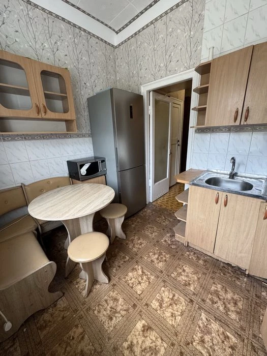 3к сталинка 70 м². Потолки 3м