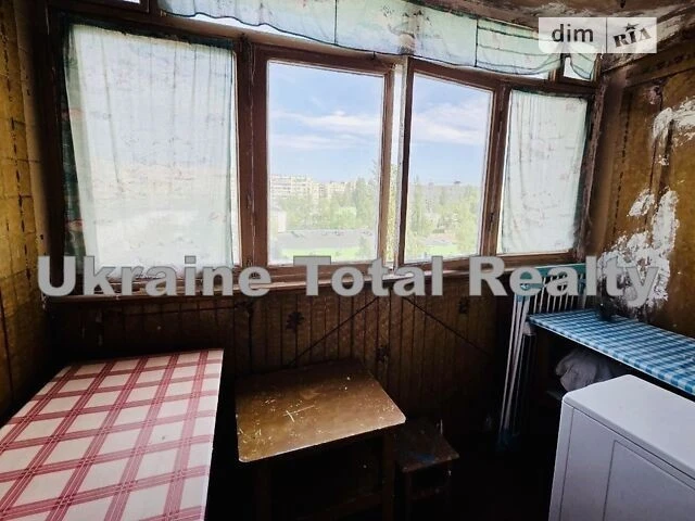 Продаж 2к квартири 47 кв. м на просп. Володимира Івасюка 44