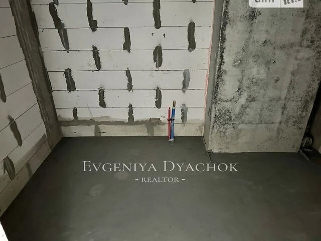 Продаж 2к квартири 77 кв. м на вул. Михайла Максимовича 32 •